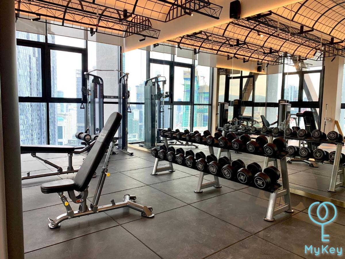 Scarletz Suites By Mykey Kuala Lumpur Exteriör bild The gym at the 10th floor