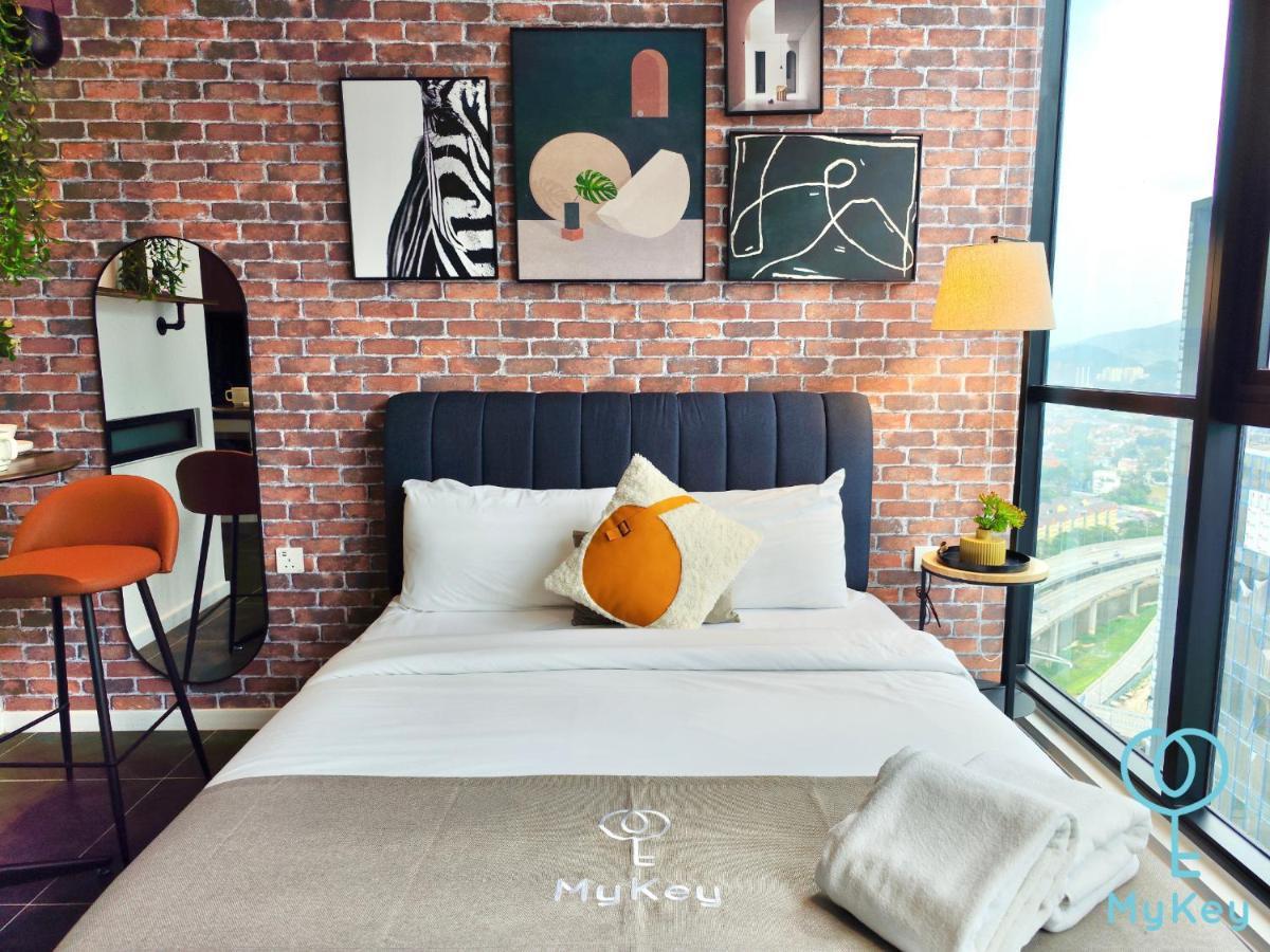 Scarletz Suites By Mykey Kuala Lumpur Exteriör bild Bedroom