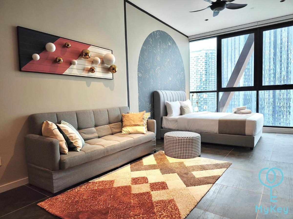 Scarletz Suites By Mykey Kuala Lumpur Exteriör bild A room at the hotel