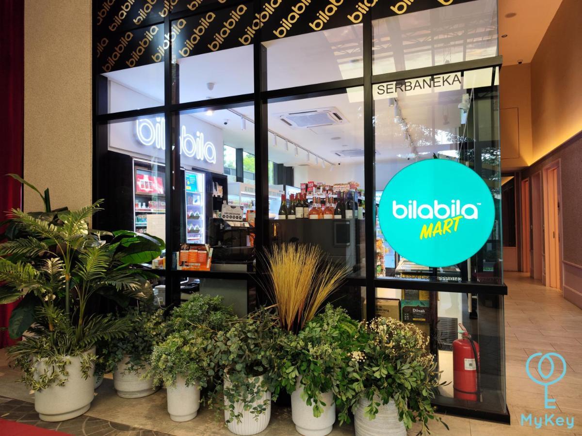 Scarletz Suites By Mykey Kuala Lumpur Exteriör bild A Billabong store in Jakarta, Indonesia