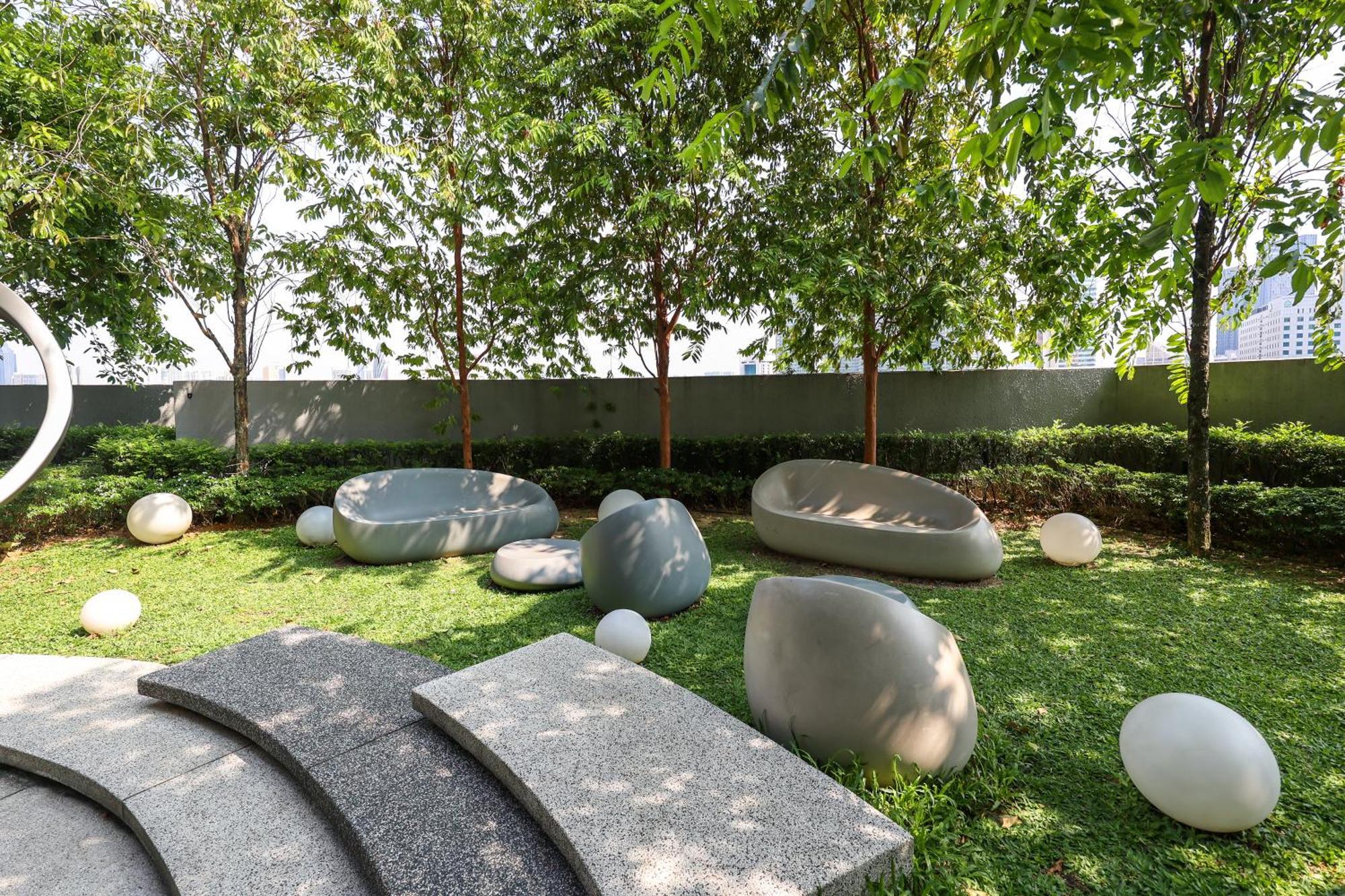 Scarletz Suites By Mykey Kuala Lumpur Exteriör bild The Sky Garden